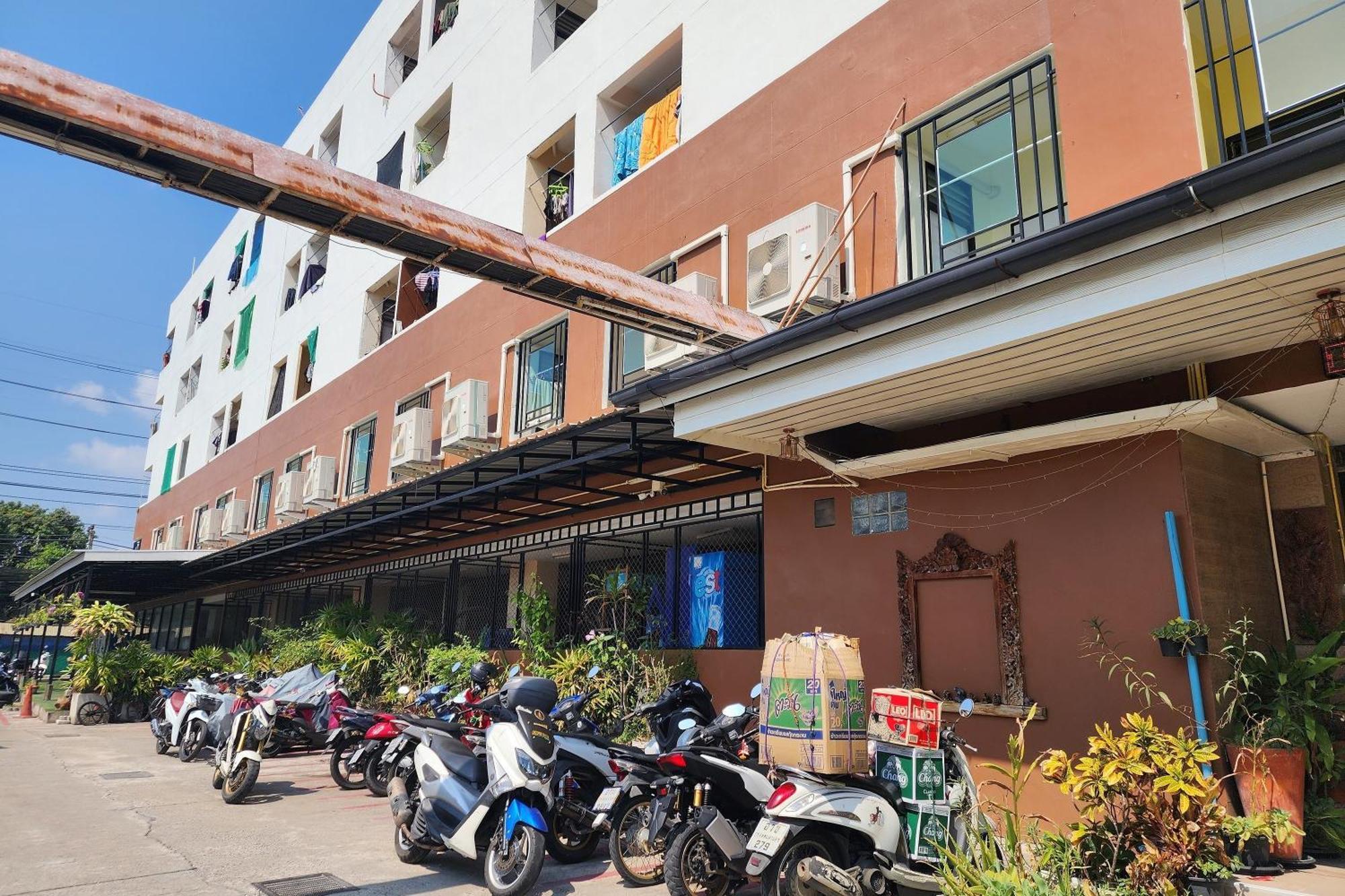 Kim Hotel At Bangplong Ban Bang Prong المظهر الخارجي الصورة